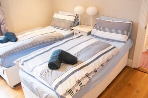 3 bedrooms, iron/ironing board, WiFi, bed sheets