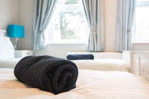 3 bedrooms, iron/ironing board, WiFi, bed sheets