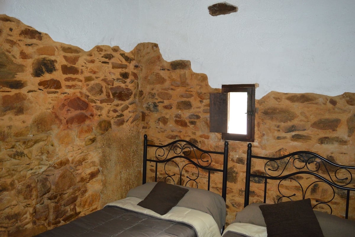 House, 2 Bedrooms, Mountain View (6 persons) | 1 bedroom, free cribs/infant beds, bed sheets, wheelchair access