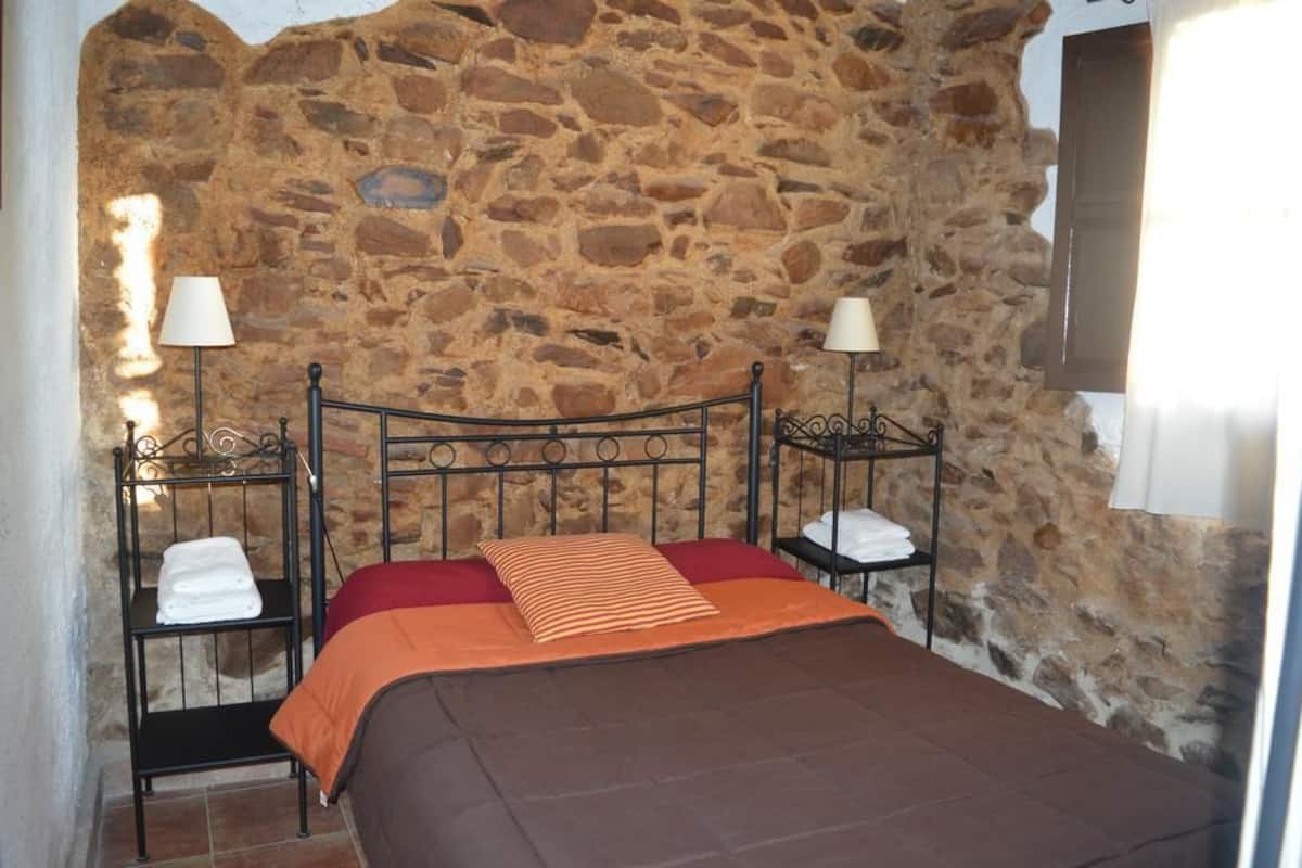 House, 1 Bedroom, Mountain View | 1 bedroom, free cribs/infant beds, bed sheets, wheelchair access