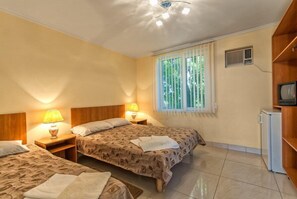 Camera Economy, bagno condiviso | Ferro/asse da stiro, Wi-Fi gratuito, lenzuola