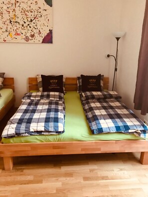 3 bedrooms, iron/ironing board, WiFi, bed sheets