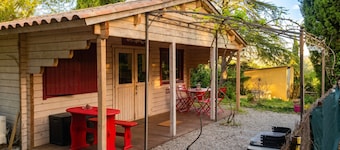 Homerez - Chalet in Poussan with garden