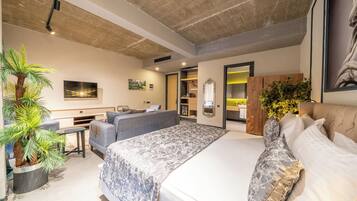 Deluxe Room Pool View | 1 bilik tidur, peralatan tempat tidur premium, bar mini