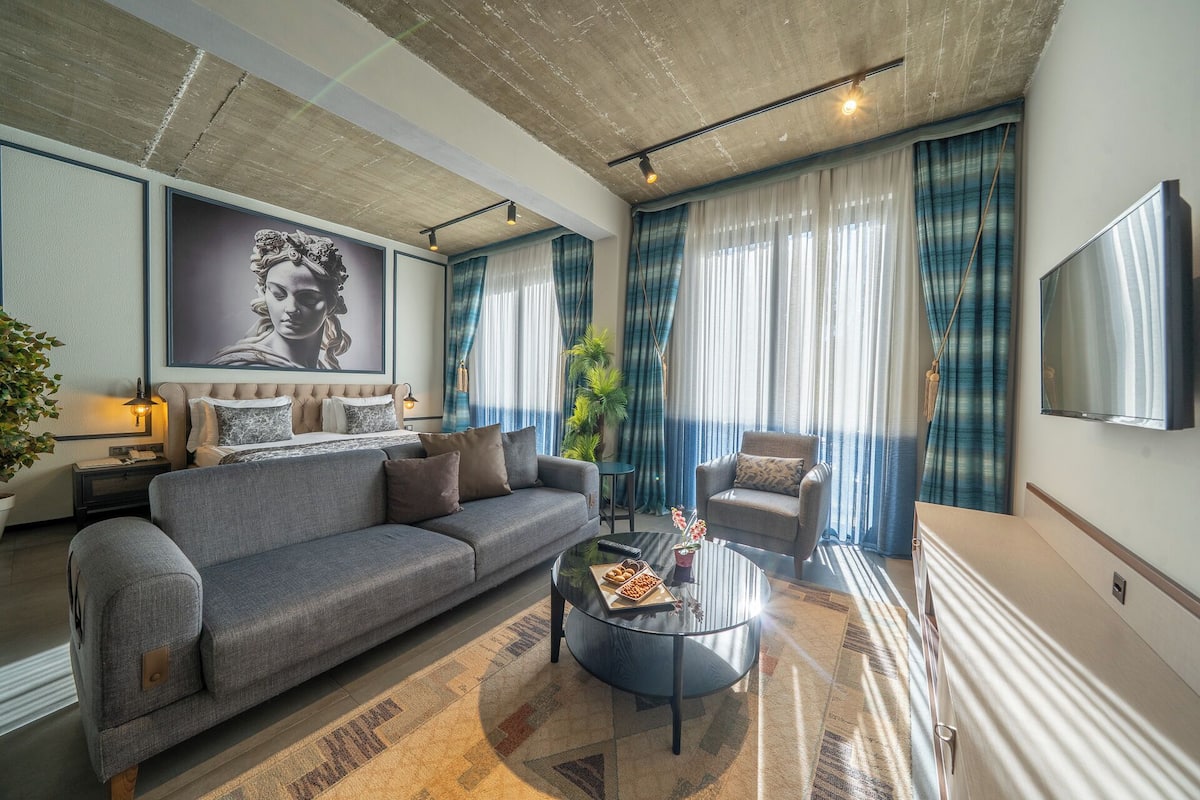 Deluxe Room Pool View | 1 bedroom, premium bedding, minibar, in-room safe