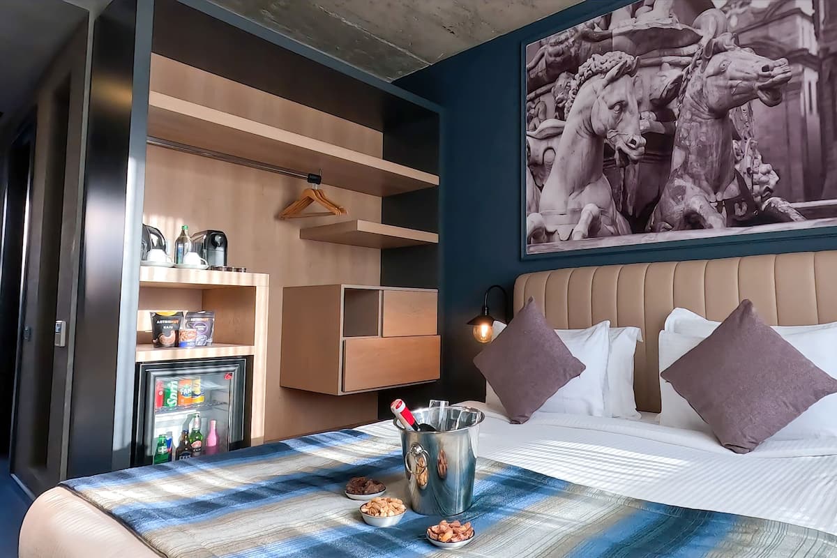 1 bedroom, premium bedding, minibar, in-room safe