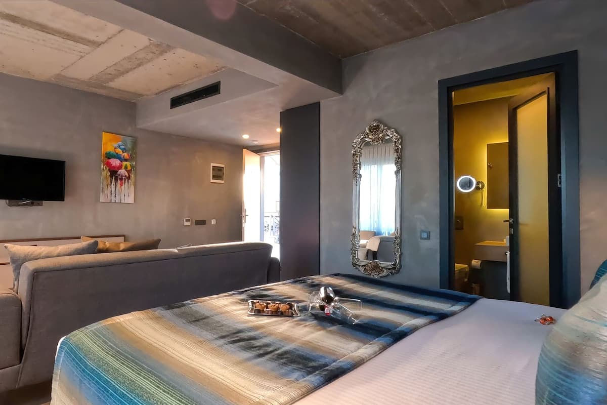 deluxe room nature view | 1 bedroom, minibar, in-room safe, desk