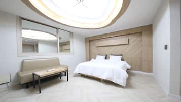 Suite, Bathtub | Free WiFi, bed sheets