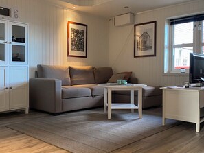 Standard Apartment, 1 Bedroom, Resort View (Rorbu Syltefjordstauran) | Living area