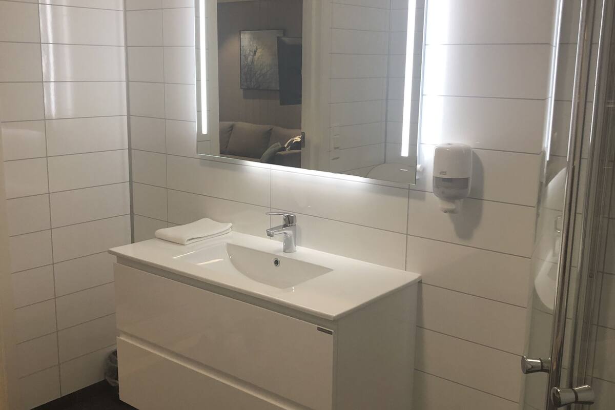 standard apartment, 4 bedrooms (rorbu båtsfjord) | bathroom sink