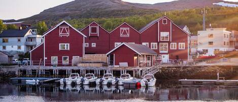 Vista frontal de la propiedad