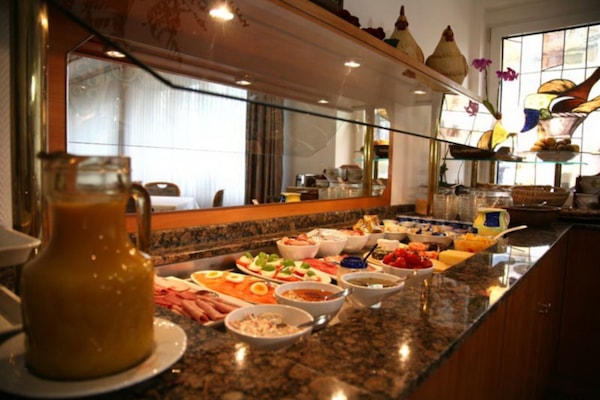 Daily buffet breakfast for a fee