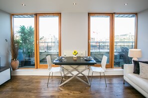 Lägenhet - 3 sovrum | Matservice på rummet