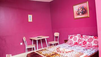 Phòng đôi Superior | Bàn, bàn ủi/dụng cụ ủi quần áo, bộ trải giường