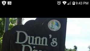 Skilt for Dunn's River Falls og Park.