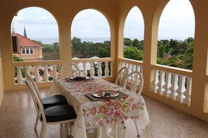 Courtyard view - Lagardan Ocean View (Boscobel)