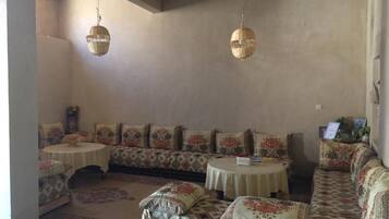 Breakfast, lunch, dinner served; local and international cuisine