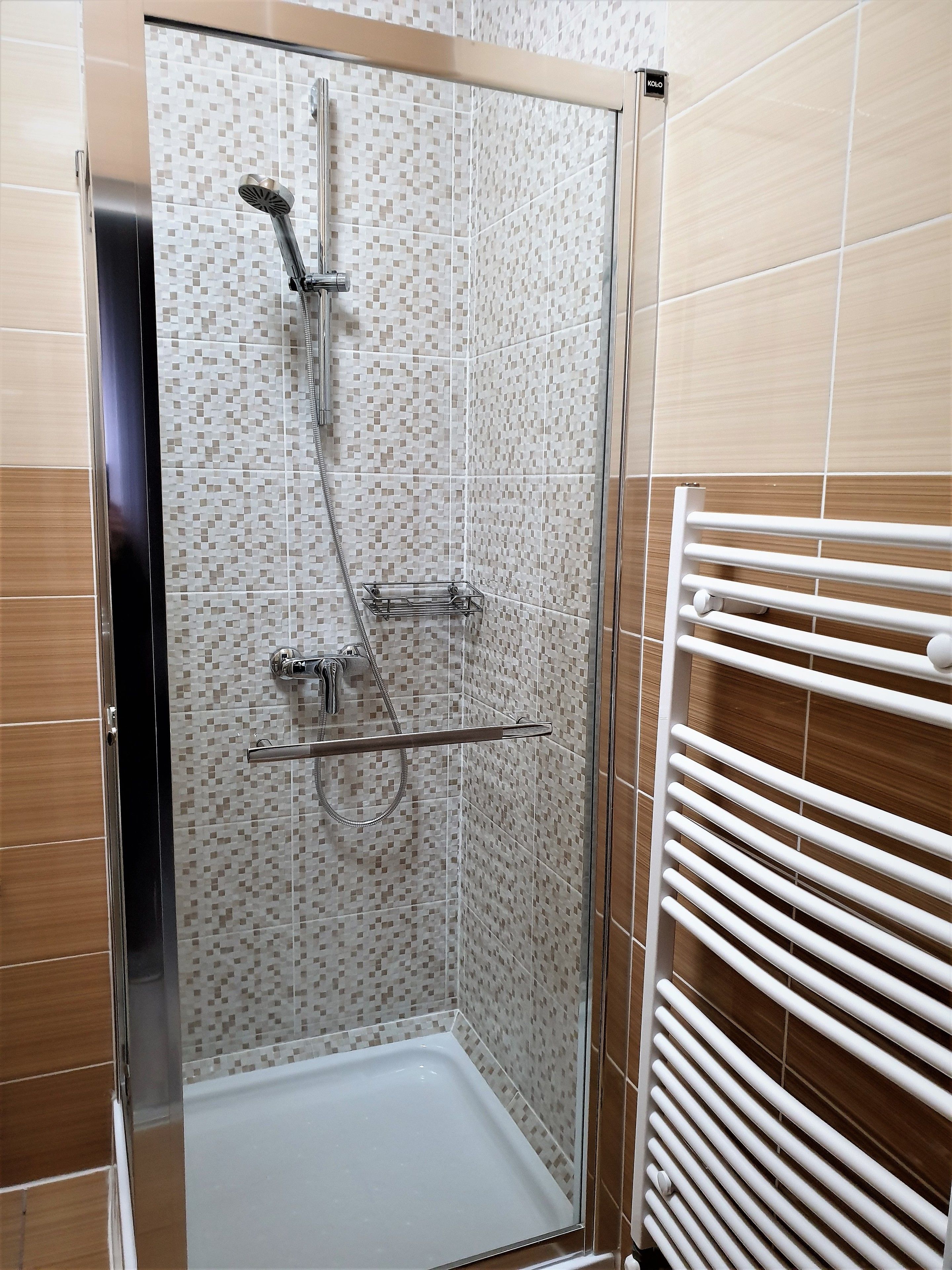 slippers, towels, toilet paper