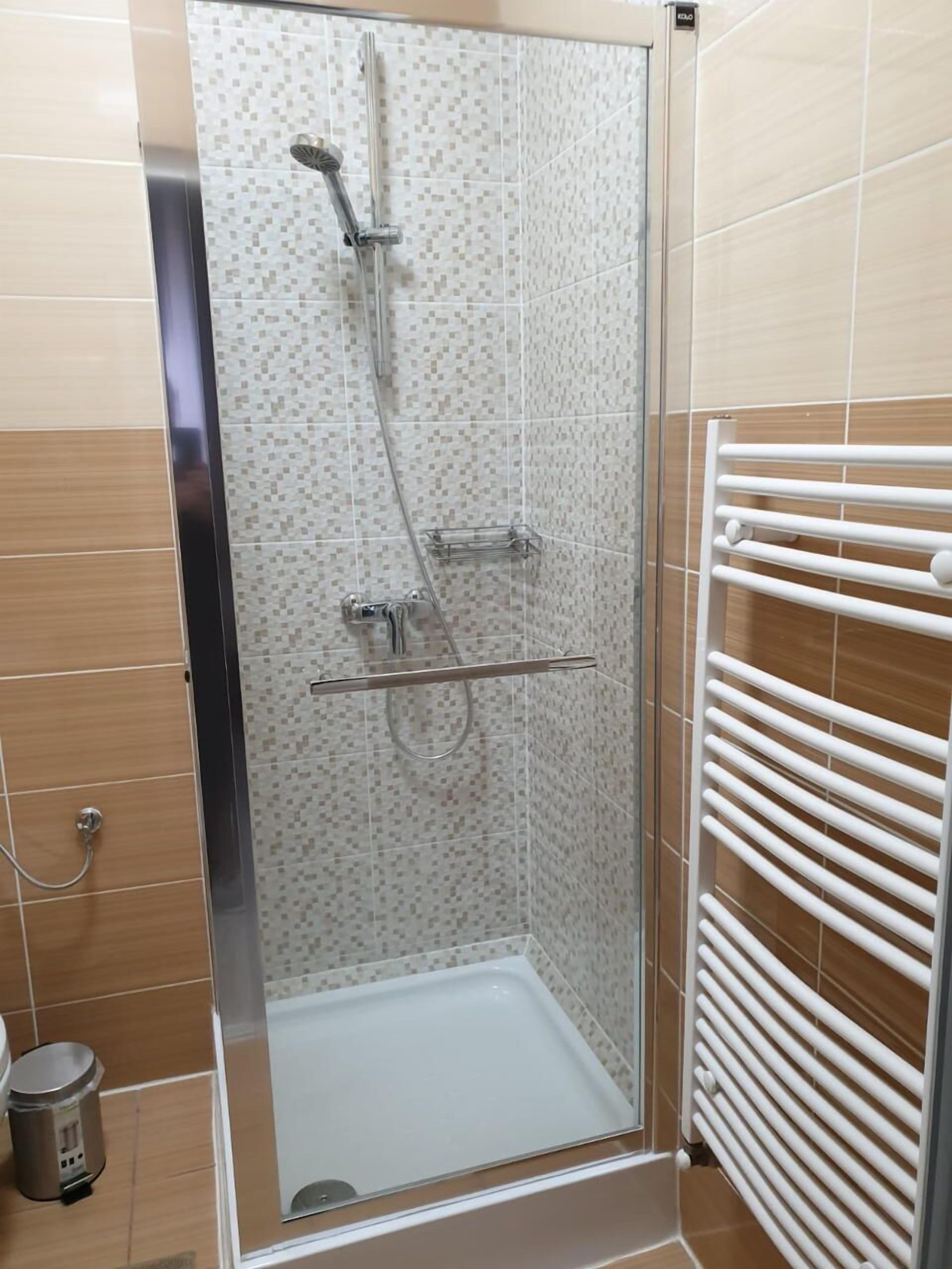 slippers, towels, toilet paper