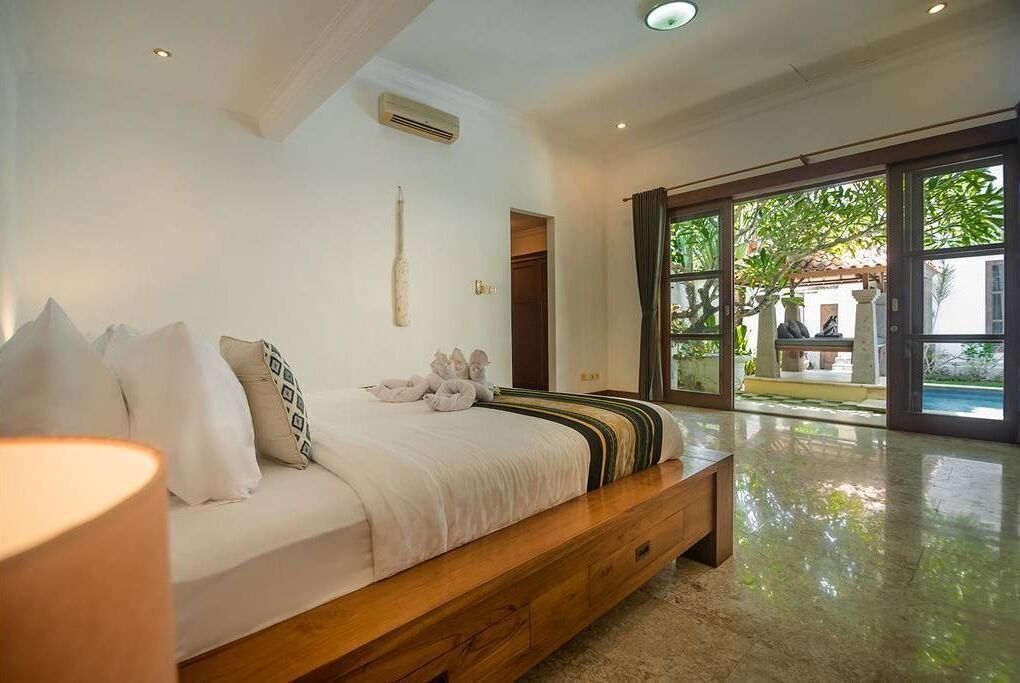 7 bedrooms, in-room safe, iron/ironing board, travel cot