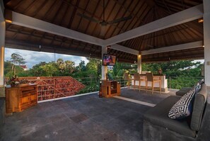 Outdoor dining - Nusa Dua,7 BDR,White Sandy Beaches, Super Location (South Kuta)