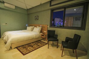 In-room safe, desk, soundproofing, rollaway beds - Hotel Kenzo (Safi)