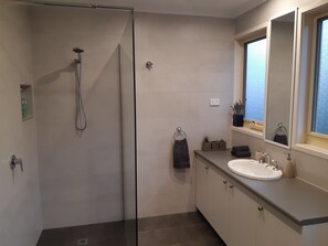 Shower, hair dryer, towels, soap - Holiday house among native trees overlooking wetlands. (Ocean Grove)