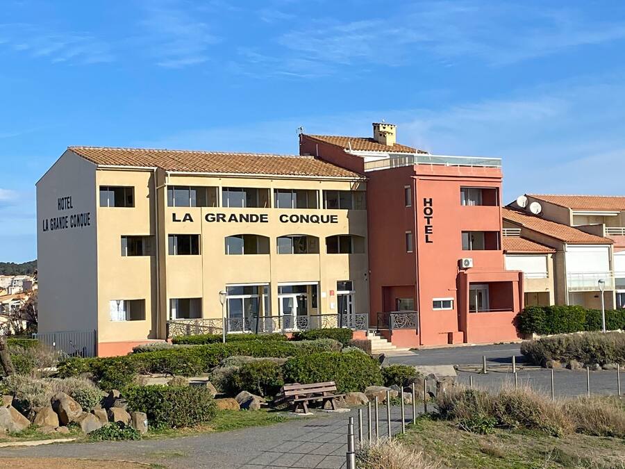 Fachada de la propiedad