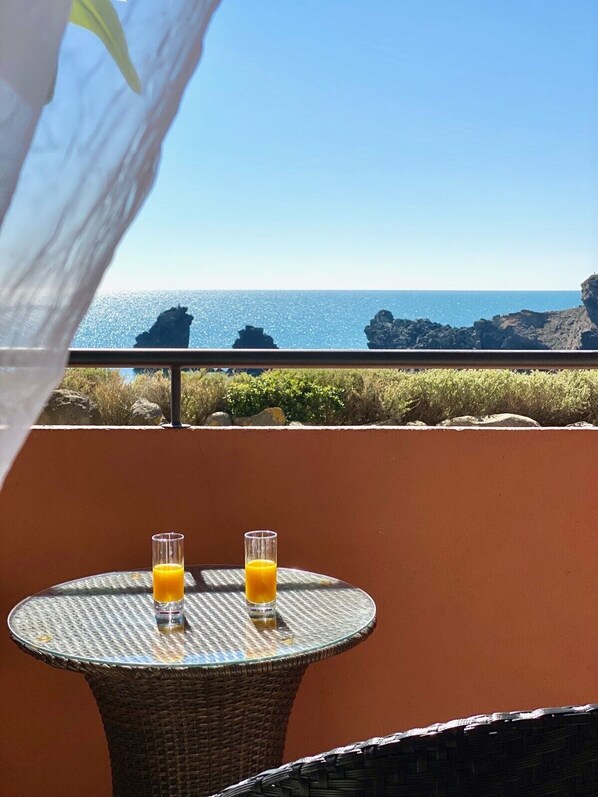 Design Double Room | Minibar, in-room safe, desk, laptop workspace - Hôtel La Grande Conque (Agde)