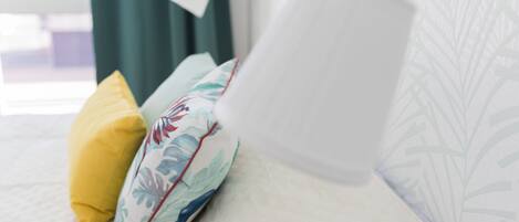 1 chambre, bureau, chambres insonorisées, fer et planche à repasser