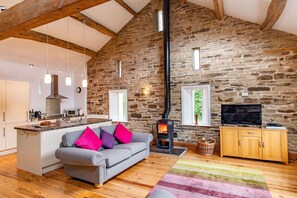 Smart TV, fireplace, table tennis, books - Crabtree Barn: Countryside Retreat with Views (Huddersfield)