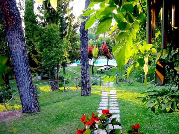 Property grounds - Opulent Villa Private Heated Pool and Park, Volley Ball, Table Tennis, Whirlpool (Terni)