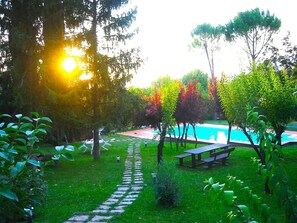 Outdoor pool, a heated pool - Opulent Villa Private Heated Pool and Park, Volley Ball, Table Tennis, Whirlpool (Terni)