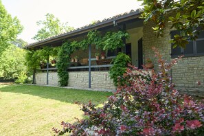 Property grounds - Opulent Villa Private Heated Pool and Park, Volley Ball, Table Tennis, Whirlpool (Terni)