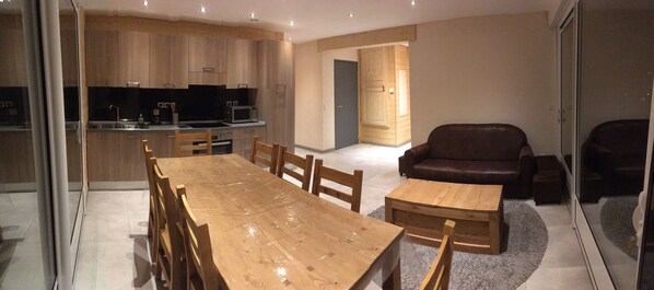 Interior - Apartment culminating the village in a cottage. (Saint-Sorlin-d'Arves)