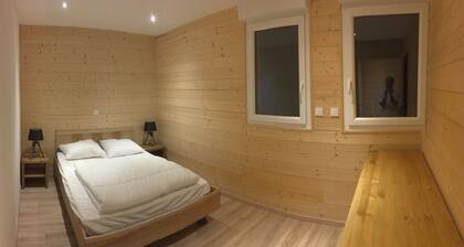 Appartement culminant le village dans un chalet.