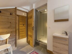 Bathroom - Spacious chalet in La Clusaz, 6 ppl, WIFI (La Clusaz)