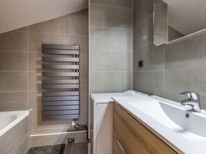 Bathroom - Spacious chalet in La Clusaz, 6 ppl, WIFI (La Clusaz)