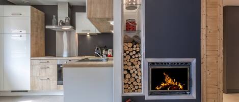 Jääkaappi, mikroaaltouuni, uuni, astianpesukone