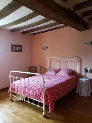1 bedroom, iron/ironing board, travel cot, free WiFi