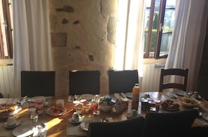 Free daily continental breakfast