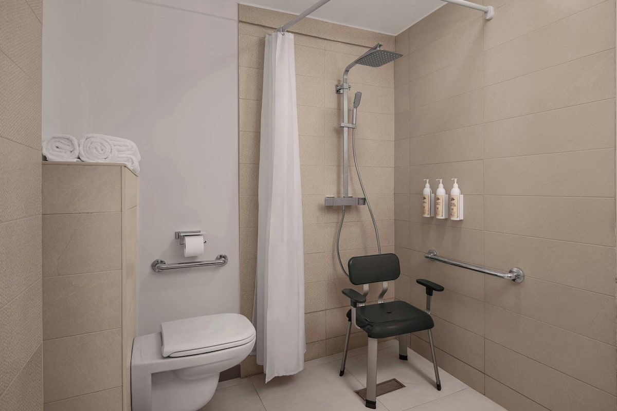 Classic-Zimmer, 2 Einzelbetten | Badezimmer | Kostenlose Toilettenartikel, Haartrockner, BademÀntel, Hausschuhe