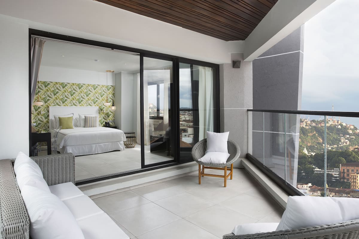 family suite | balcony