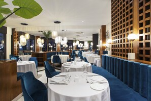 2 restaurants, breakfast, lunch, dinner served; international cuisine  - Le Centell Hotel & Spa (Antananarivo)