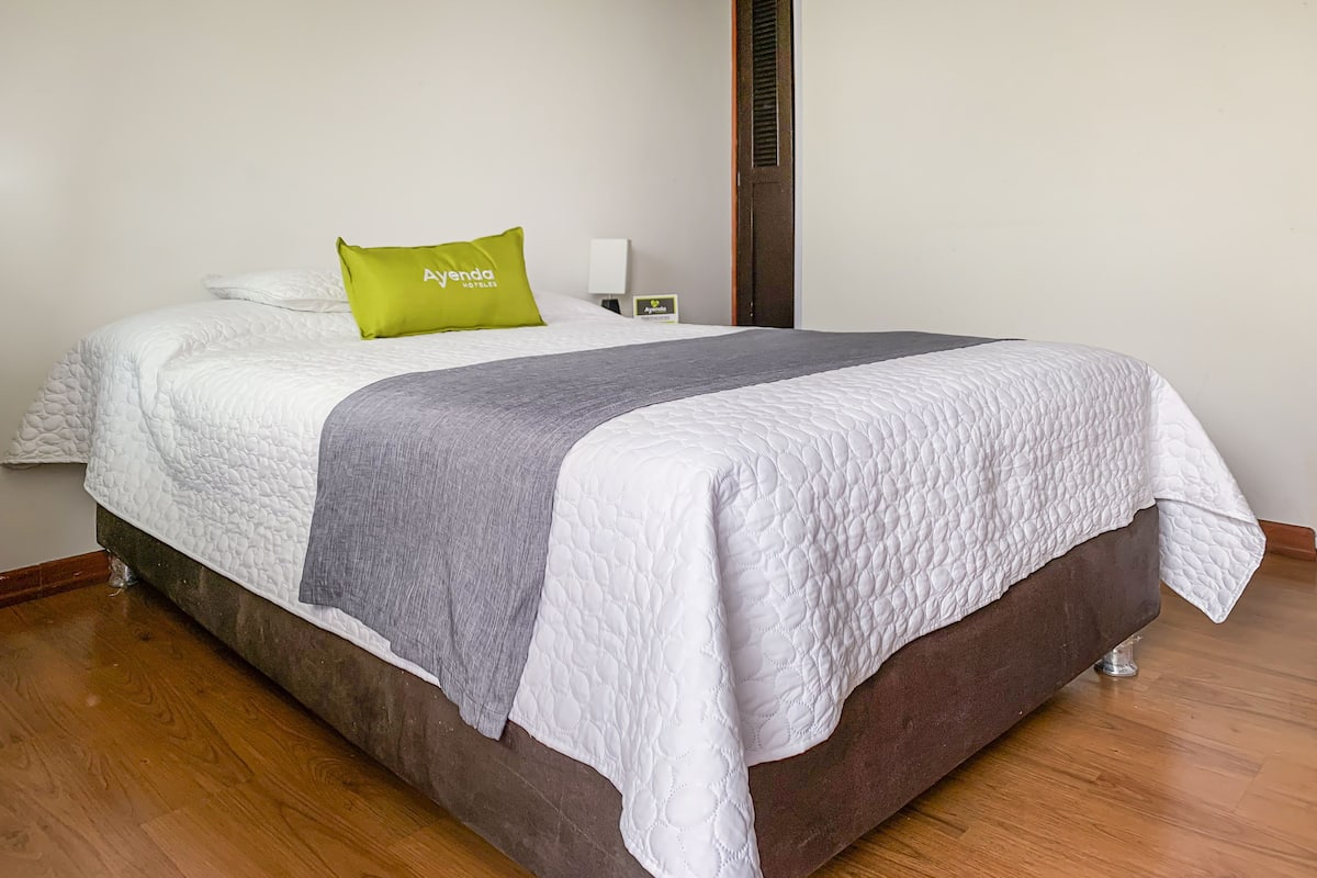 Standard Single Room | Meja, langsir/tirai gelap terus, Wi-fi percuma, cadar katil