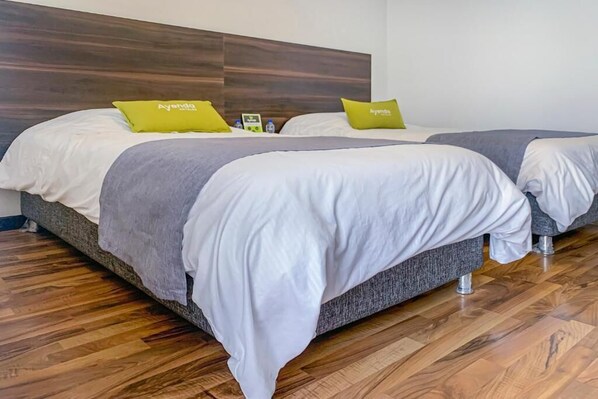 Desk, blackout drapes, free WiFi, bed sheets -  Hotel Bogotá Alpes Castellana (Bogotá)