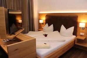 Desk, free cots/infant beds, bed sheets - Gasthof-Pension Kerber (Fürstenstein)