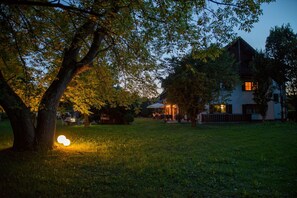 Façade de l’hébergement - soirée/nuit