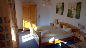 Desk, free cots/infant beds, free WiFi, bed sheets