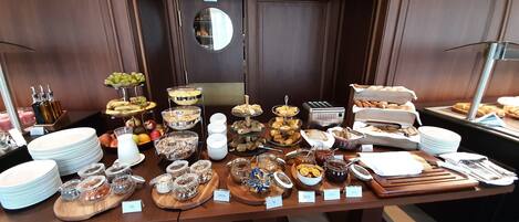 Daily full breakfast for a fee